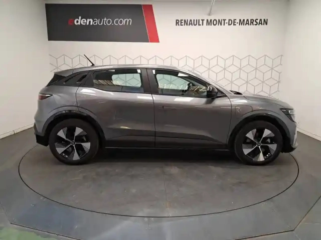 Renault Megane e-tech ev60 220 ch super charge — photo 6
