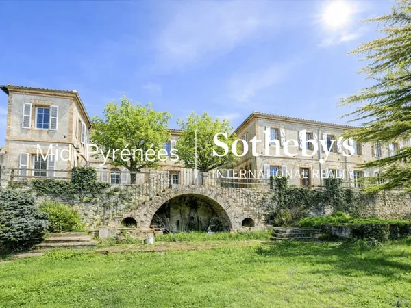 Maison 20 pièces 550 m²