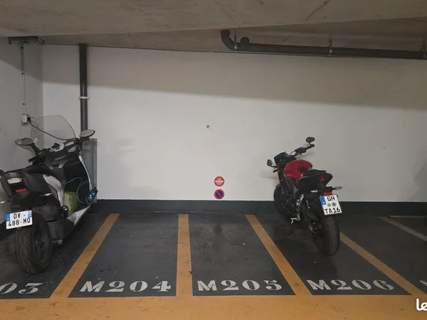 Emplacement moto / scooter