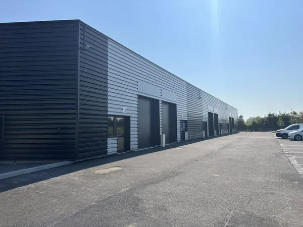 Local d'activité 582 m²