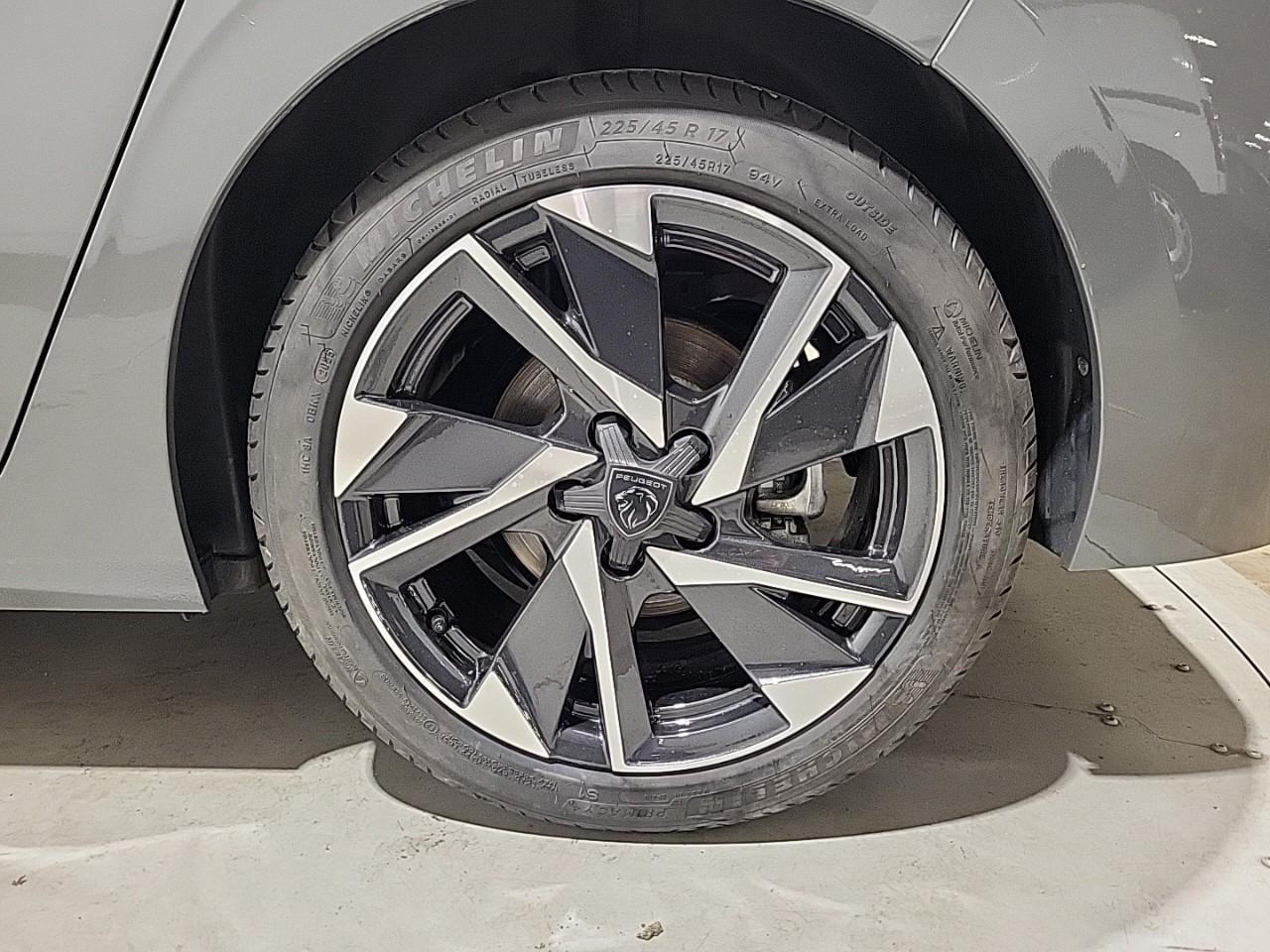 Peugeot 308 hybrid 145 e-dcs6 allure — photo 16