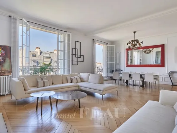Paris XVIIe - Niel - Comme une maison suspendue.
