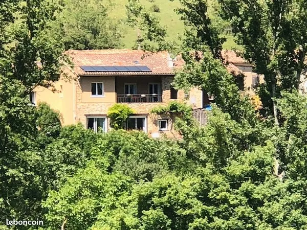 Grande maison de 270 M2 avec piscine