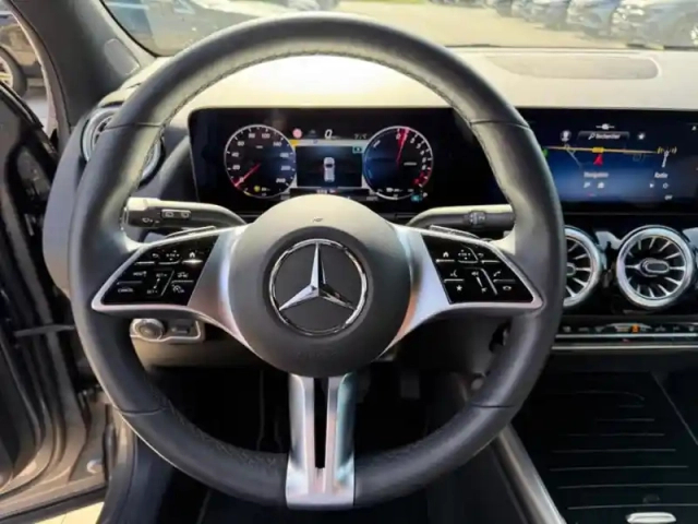 Mercedes Gla 200 d progressive line — photo 36