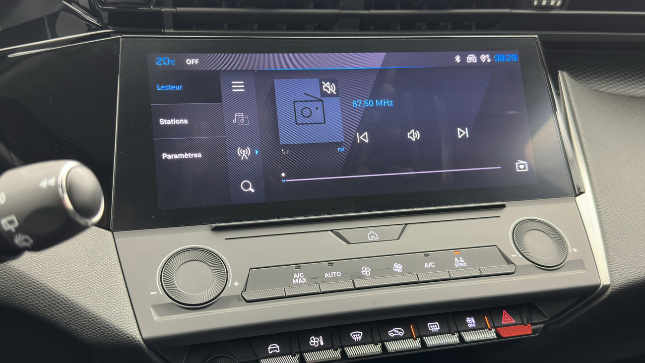 Peugeot 308 SW PHEV 180 e-EAT8 — photo 24