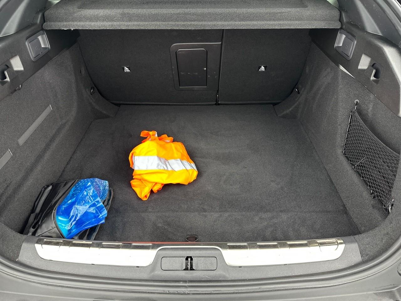 Peugeot 408 hybrid 145 e-dcs6 gt — photo 6