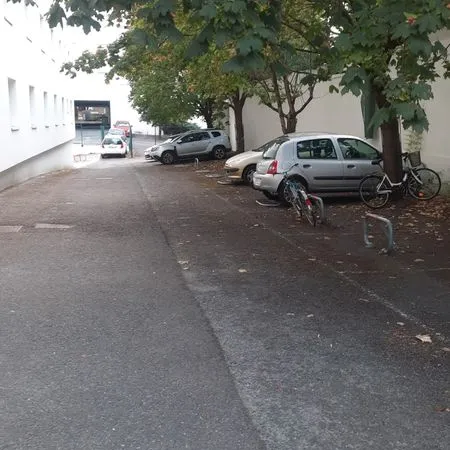 Place de parķing / stationnement dans résidence sécurisée