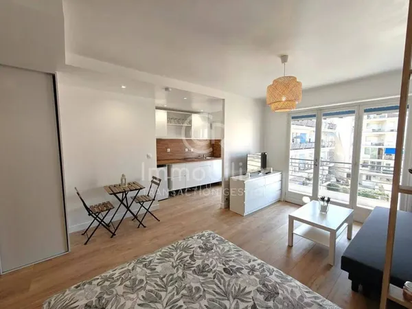 Studio 1 pièce 28 m²