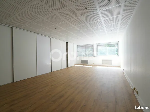Bureau 50 m²
