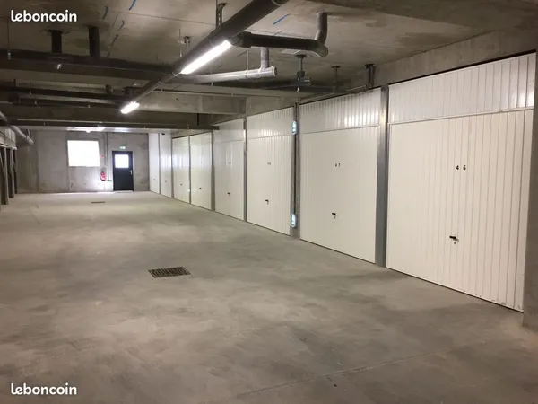 Garage / box individuel fermé 13,26 m2 proche Oullins centre