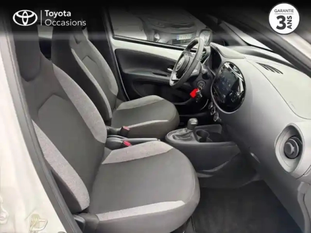 Toyota Aygo x 1.0 vvt-i 72ch dynamic s-cvt my24 — photo 21