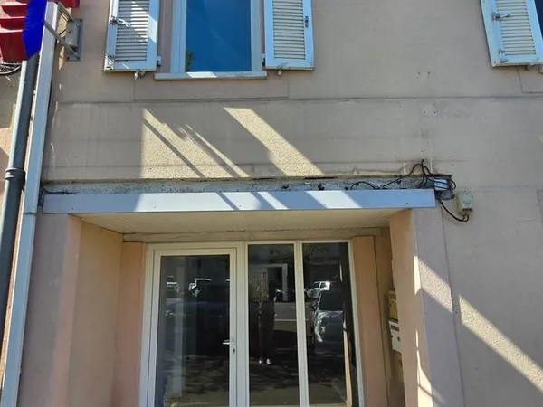 Local commercial 142 m²