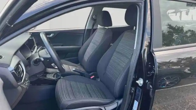 Kia Stonic 1.0 t-gdi 100 ch bvm6 — photo 11