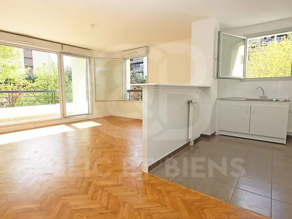 VERSAILLES: Appartement 3 pièces, calme et lumineux, avec balco