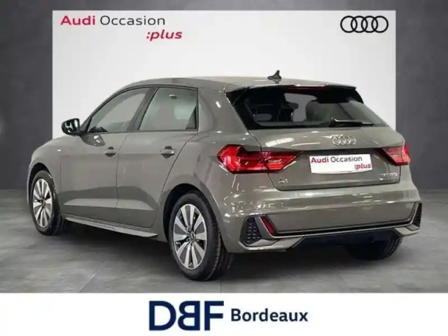 Audi A1 30 tfsi 110 ch s tronic 7 s line — photo 3