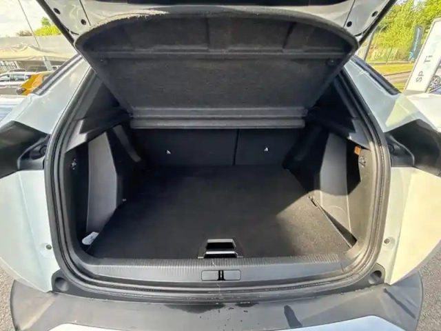 Peugeot 2008 puretech 130 s&amp;s eat8 allure pack — photo 8