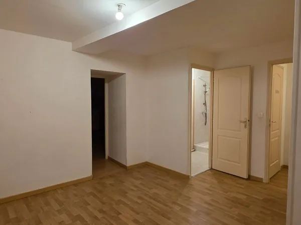 500 euros Charmant T4 78M2 DPE C HYPER CENTRE VILLE TRIPLEX