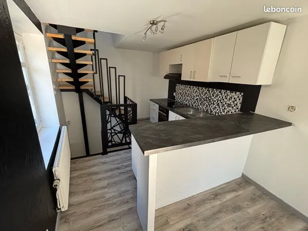 Triplex 59 m² avec terrasse - Centre de Renaison