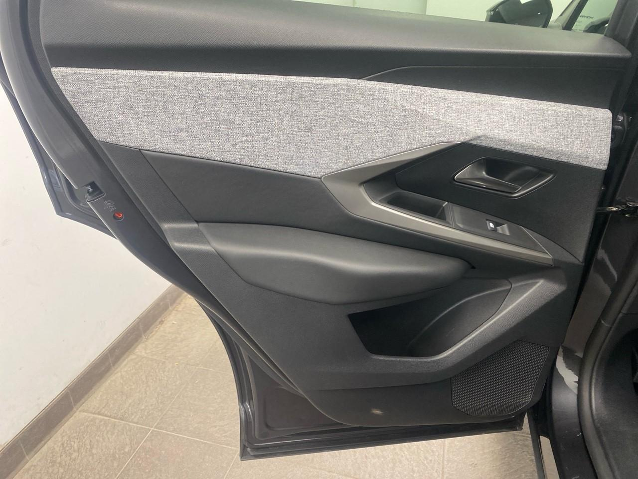 Peugeot 3008 hybrid 145 e-dcs6 allure — photo 20