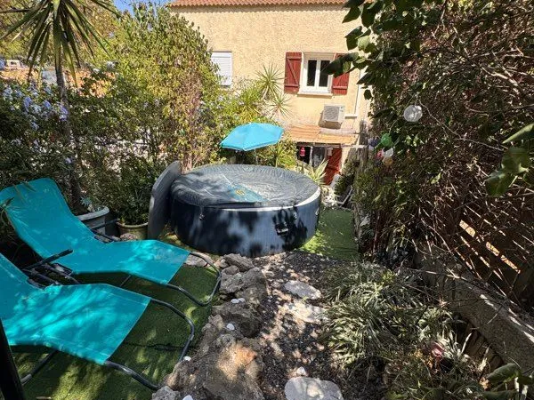 Maison familiale avec jardin aménagé, jacuzzi et stationnement privatif