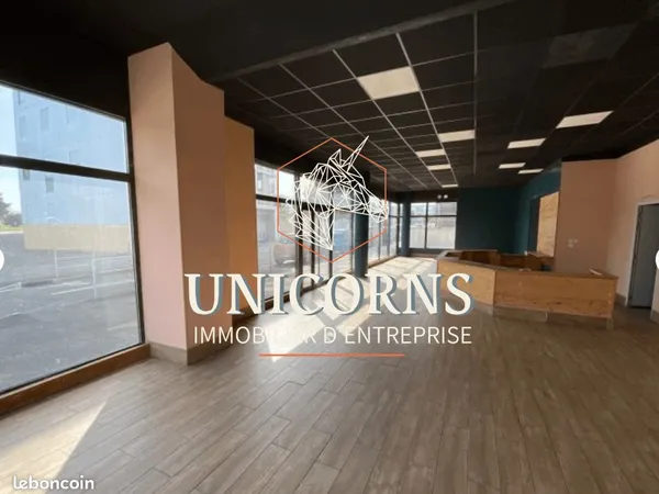 Local commercial 147 m²