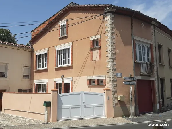Loue maison 115m² avec garage et cours à Lagarrigue