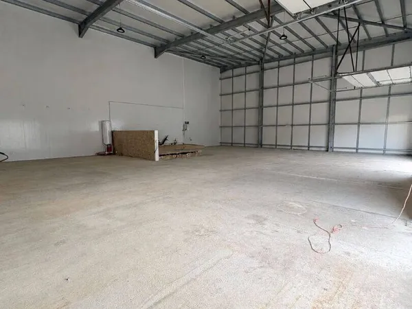 Local commercial 254 m²