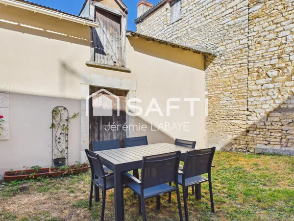 Maison rénovée avec beaux volumes à Déols