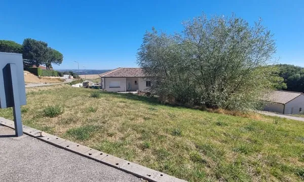Terrain à bâtir déjà viabilisé de 943 m2 - Sur les hauteurs