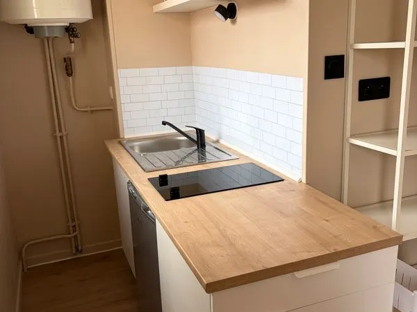 Charmant studio meublé avec balcon - Quartier des Salins