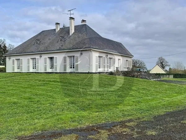Maison des années 70 avec potentiel d'agrandissement sur terrai