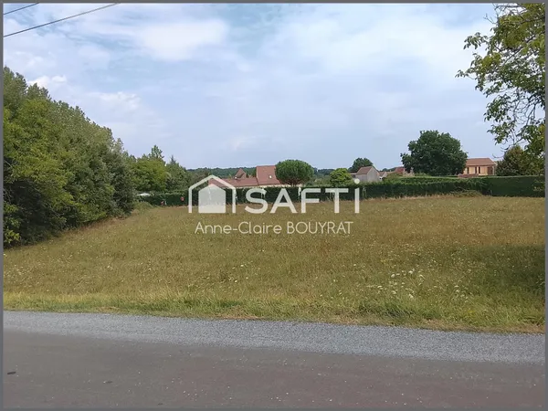 Beau terrain constructible de 2534m2 à Meyrals
