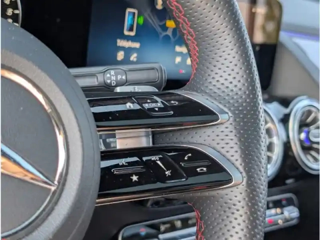 Mercedes Gla 250 e hybrid eq — photo 13