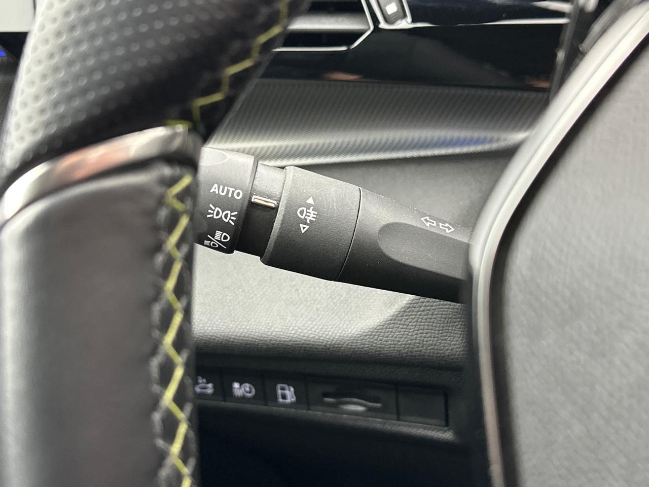 Peugeot 408 phev 225 e-eat8 first edition — photo 17