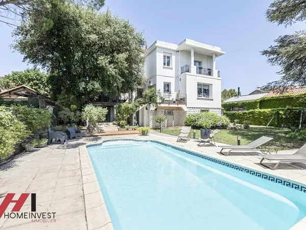 Elégance pure pour cette maison de 200m2 13012 entre la ROSI