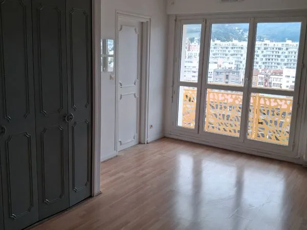 Vends appartement F2 Saint etienne