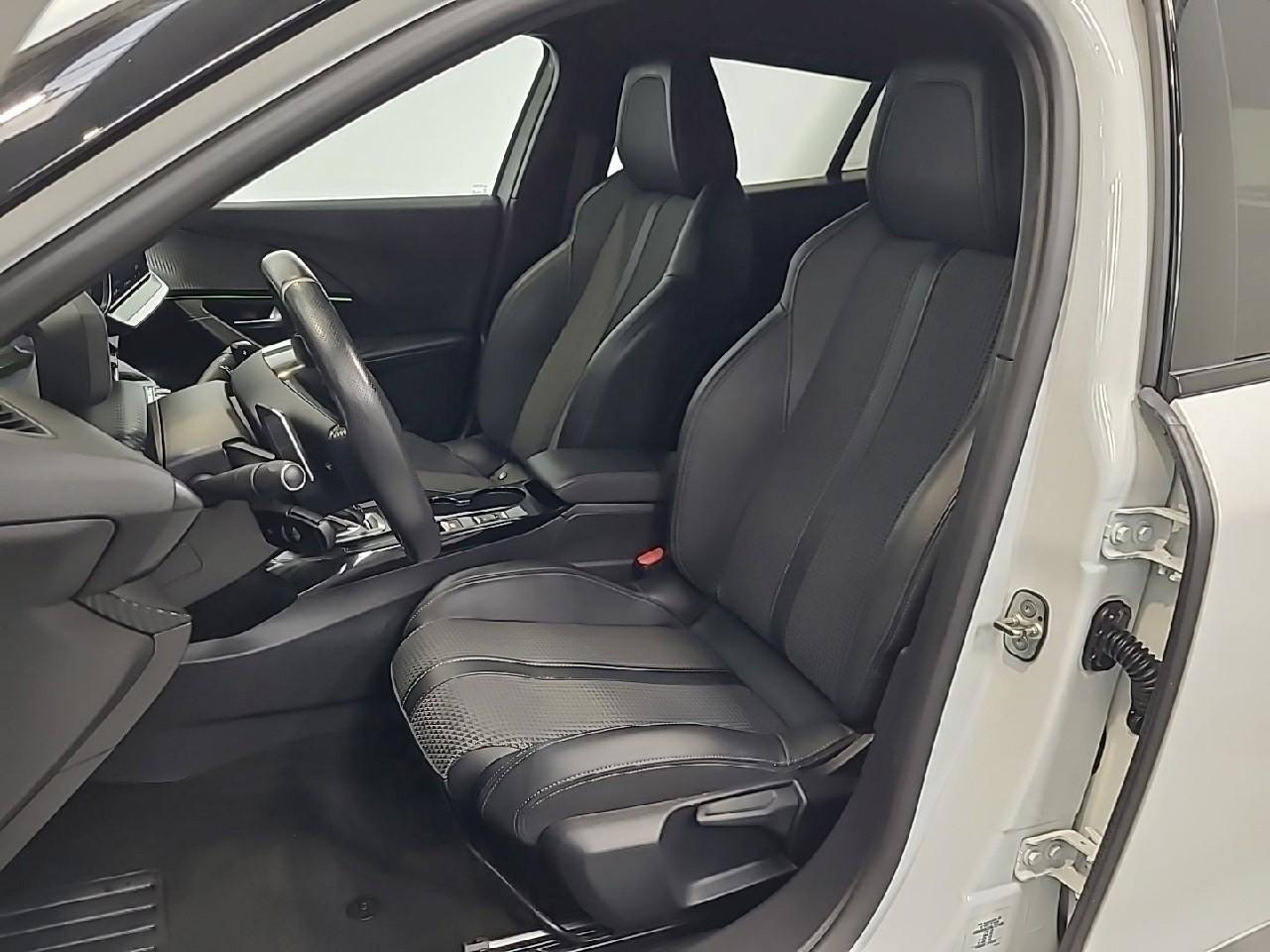 Peugeot 2008 puretech 130 s&s eat8 gt — photo 10