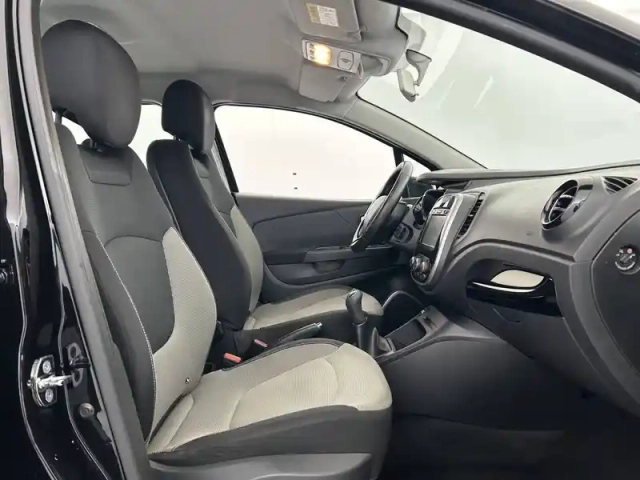 Renault Captur tce 90 energy — photo 23