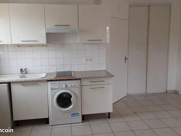 Studio 25 m² + parking, proche centre ville et IUT