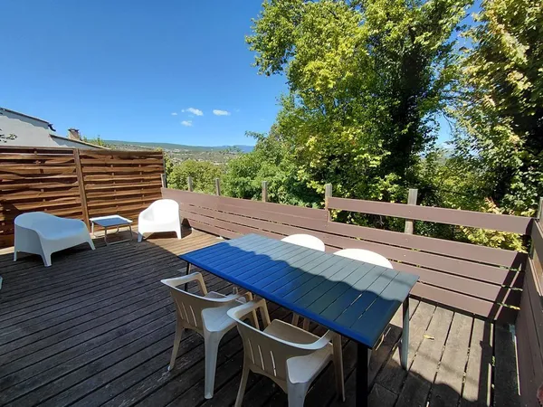 Dans le 04, Forcalquier, petite villa
