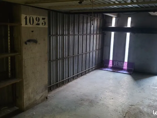 Stockage Vente Les Clayes-sous-Bois 14m² 19000€