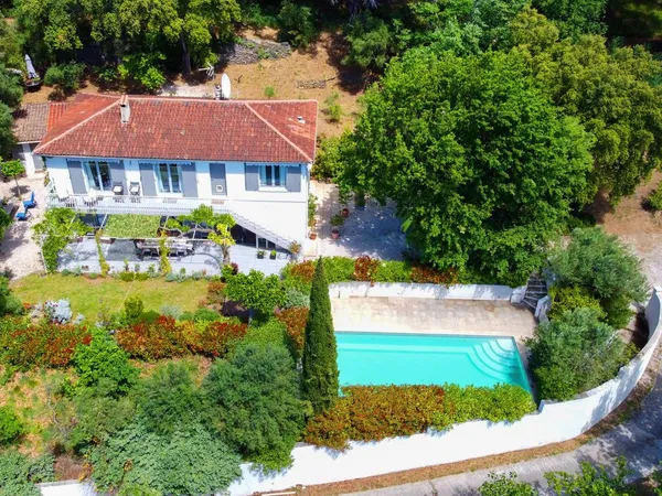 COLLOBRIERES PROPRIETE AVEC PISCINE ET VUE PANORAMIQUE