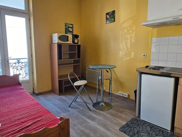 Studio meublé charges comprises
