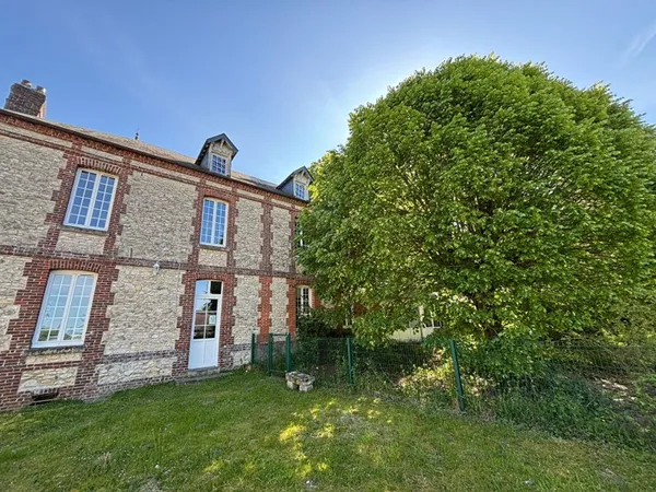 Bâtiment TRIE CHATEAU 7 pièce(s) 200 m2