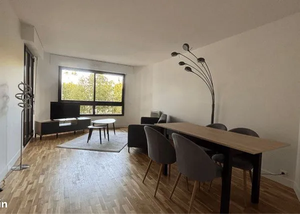 Joli 2 pièces meublé de 53 m² avec balcon, Paris 18e (Guy Môquet)