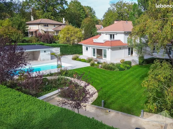 Villa 6 pièces 293 m²