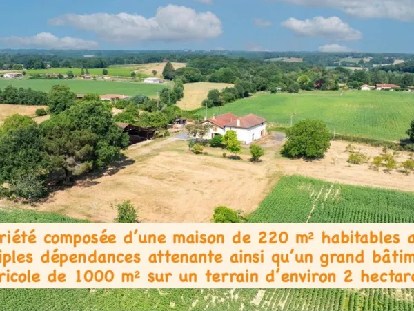 Propriété agricole de 220m² avec grande dépendance de 1000m² sur un terrain d'environ 2 hectares