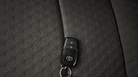 Toyota Yaris 116h Design 5p — photo 16