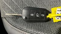 Peugeot 2008 1.2 PureTech 100ch S&S Allure — photo 16