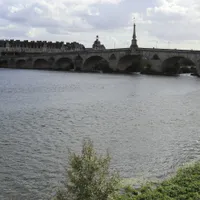 Marché immobilier Châtellerault 2026 : prix, Manufacture d'armes, A10, TGV et une sous-préfecture de la Vienne 40 % moins chère au m² que Poitiers